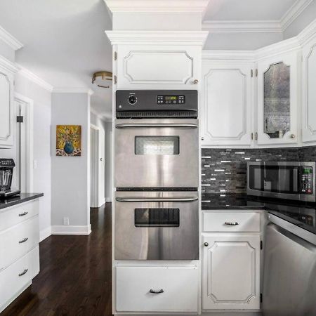 Spacious, Luxury Renovated Home With 4 Kings, Firepit Glen Ellyn Bagian luar foto