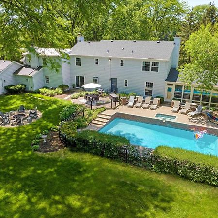 Spacious, Luxury Renovated Home With 4 Kings, Firepit Glen Ellyn Bagian luar foto