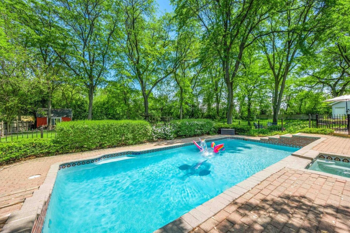 Spacious, Luxury Renovated Home With 4 Kings, Firepit Glen Ellyn Bagian luar foto