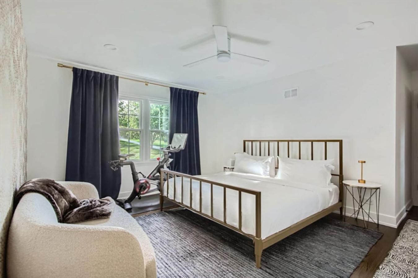 Spacious, Luxury Renovated Home With 4 Kings, Firepit Glen Ellyn Bagian luar foto