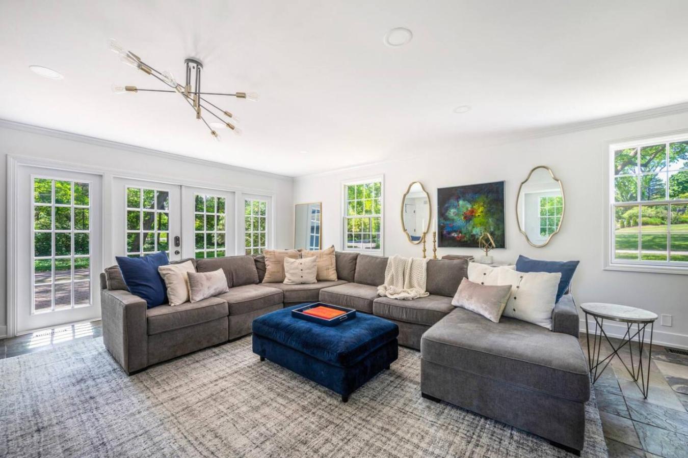 Spacious, Luxury Renovated Home With 4 Kings, Firepit Glen Ellyn Bagian luar foto