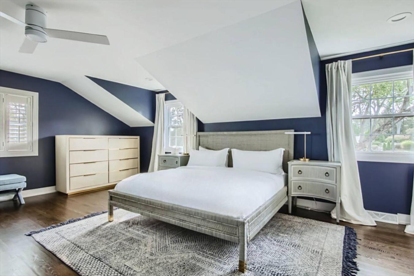Spacious, Luxury Renovated Home With 4 Kings, Firepit Glen Ellyn Bagian luar foto